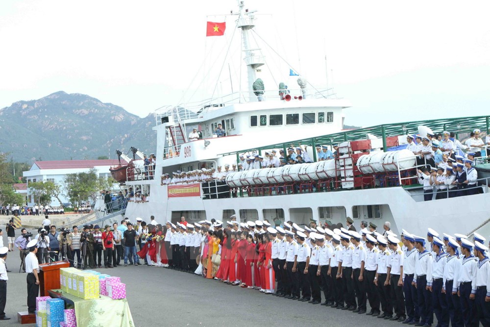Hundreds tons of goods to Truong Sa island to welcome Tet